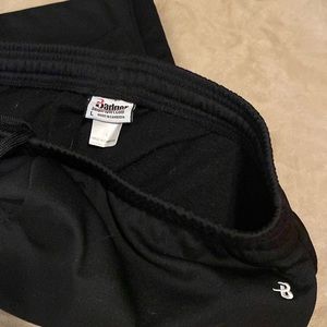 Badger fleece draw string, sweat pants, joggers. Size L